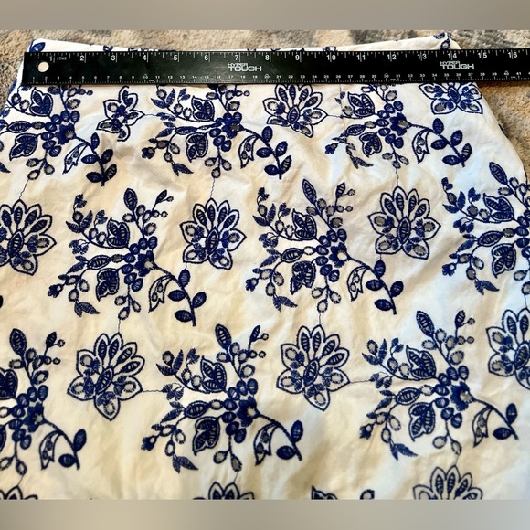 LOFT Floral Navy Embroidered Shift Skirt, Size 2 - Picture 12 of 12